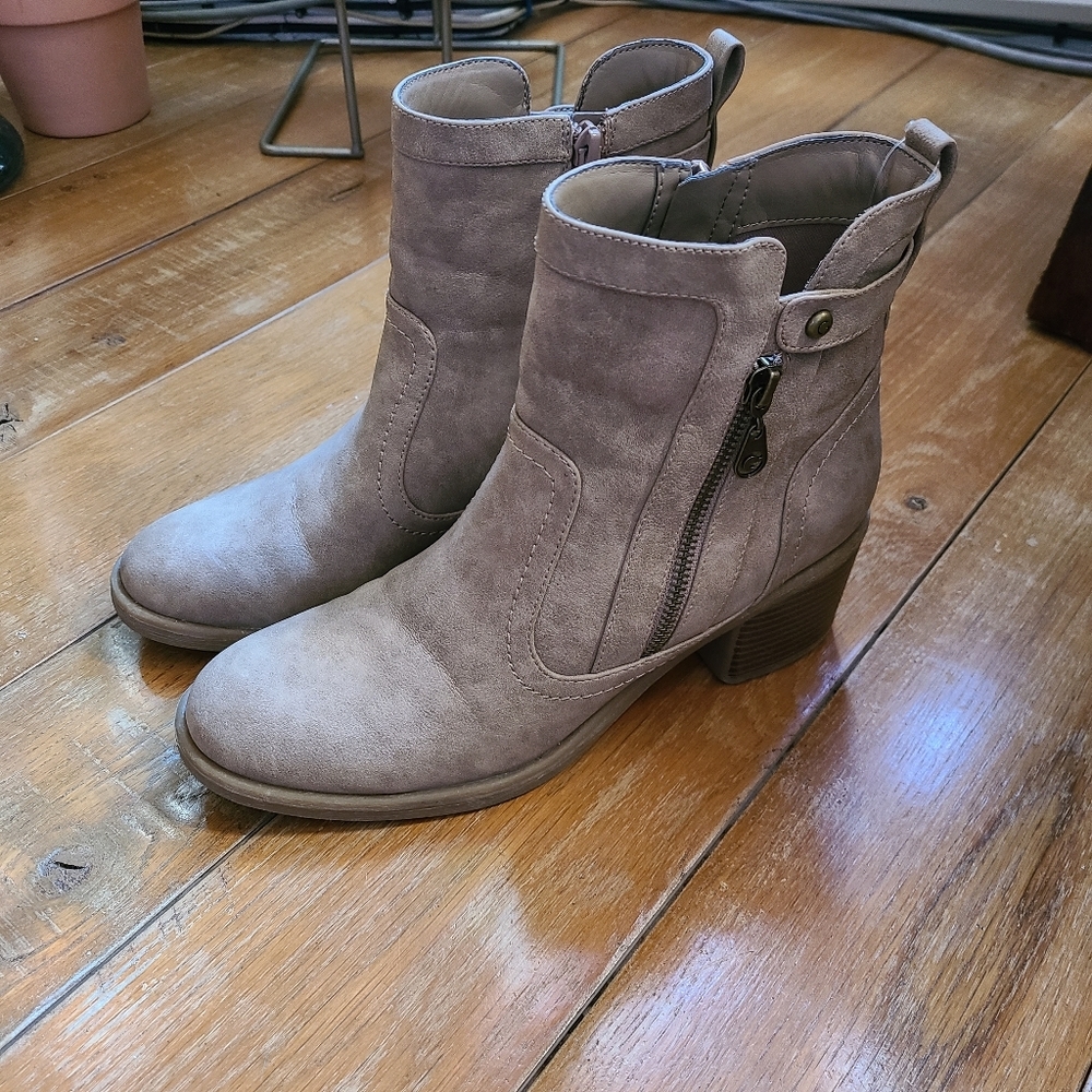 G by Guess Lezlee Zip Up Boots Tan Beige Size 9 - Picture 1 of 13